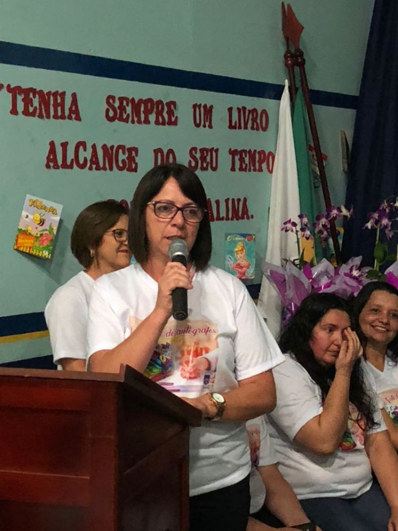 Escola Lúcio dos Santos realiza XXIX Noite de Autógrafos.